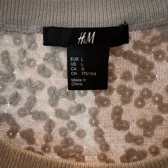 Beautiful silver sequined sweater! Perfect for the holidays! NWOT! - Picture 5 of 9